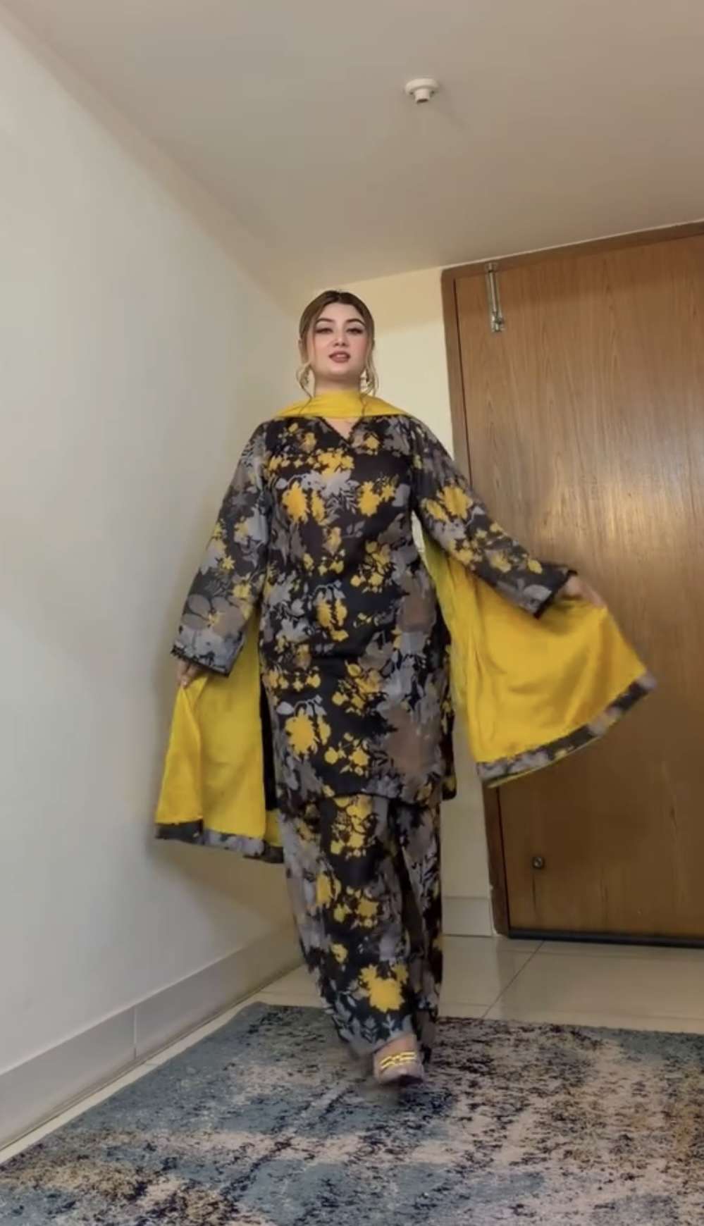 Yellow Noir থ্রি-পিস - ছবি ৩